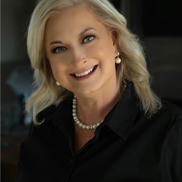 Meet your Posher, Susie B - Picture 3 of 16